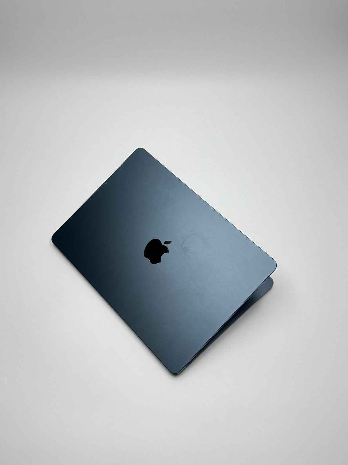 Apple MacBook Air 13,6 Zoll | M2 CPU | 2022 | 256 GB SSD | 8 GB RAM | Midnight D&S Resell GbR