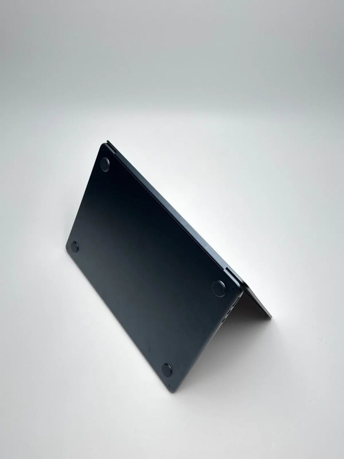 Apple MacBook Air 13,6 Zoll | M2 CPU | 2022 | 256 GB SSD | 8 GB RAM | Mitternacht D&S Resell GbR