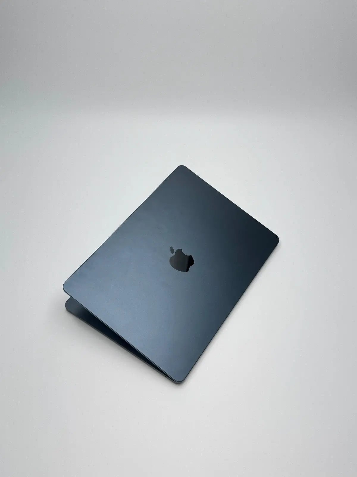 Apple MacBook Air 13,6 Zoll | M2 CPU | 2022 | 256 GB SSD | 8 GB RAM | Mitternacht D&S Resell GbR