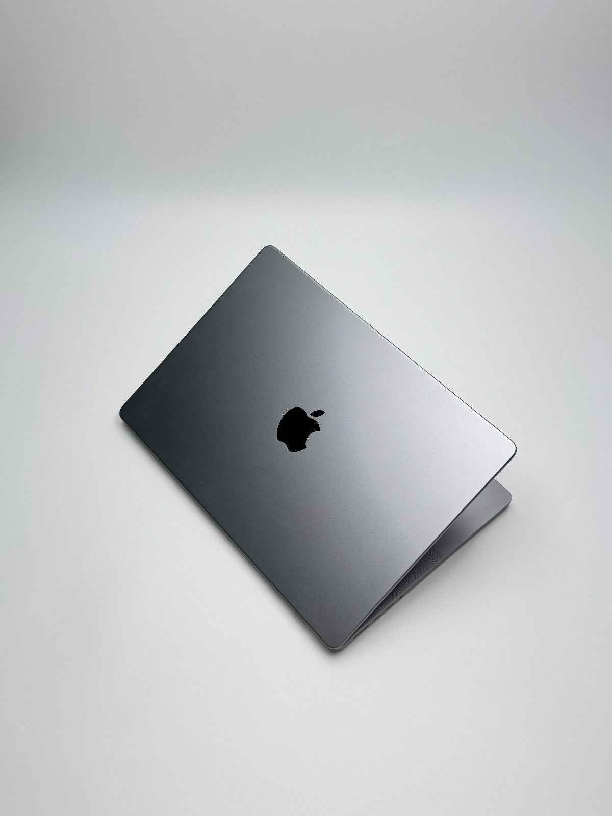 Apple MacBook Pro 14,2 Zoll | M2 Pro | 2023 | 512 GB SSD | 16 GB RAM | Space Grau D&S Resell GbR