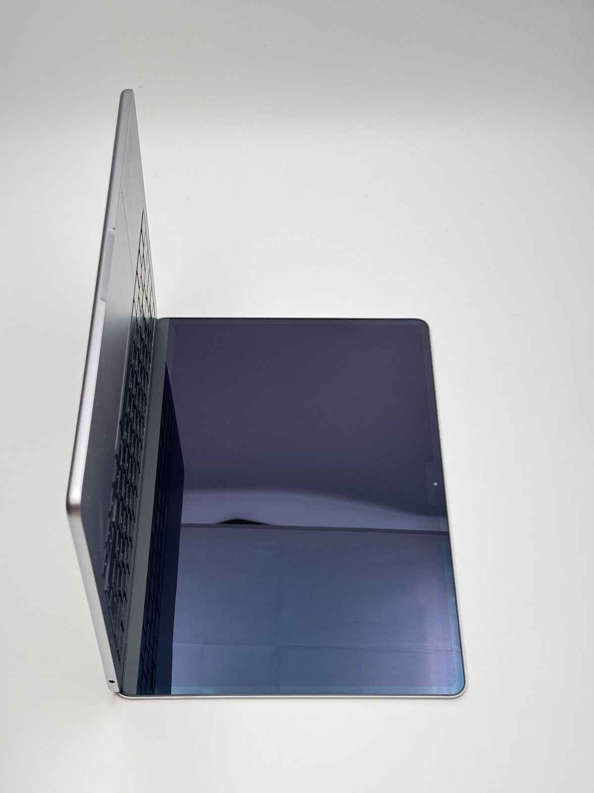 Apple MacBook Air 13,6 Zoll | M2 CPU | 2022 | 256 GB SSD | 8 GB RAM | Space Grau D&S Resell GbR