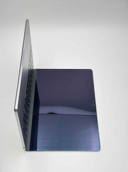 Apple MacBook Air 13,6 Zoll | M2 CPU | 2022 | 256 GB SSD | 8 GB RAM | Space Grau D&S Resell GbR