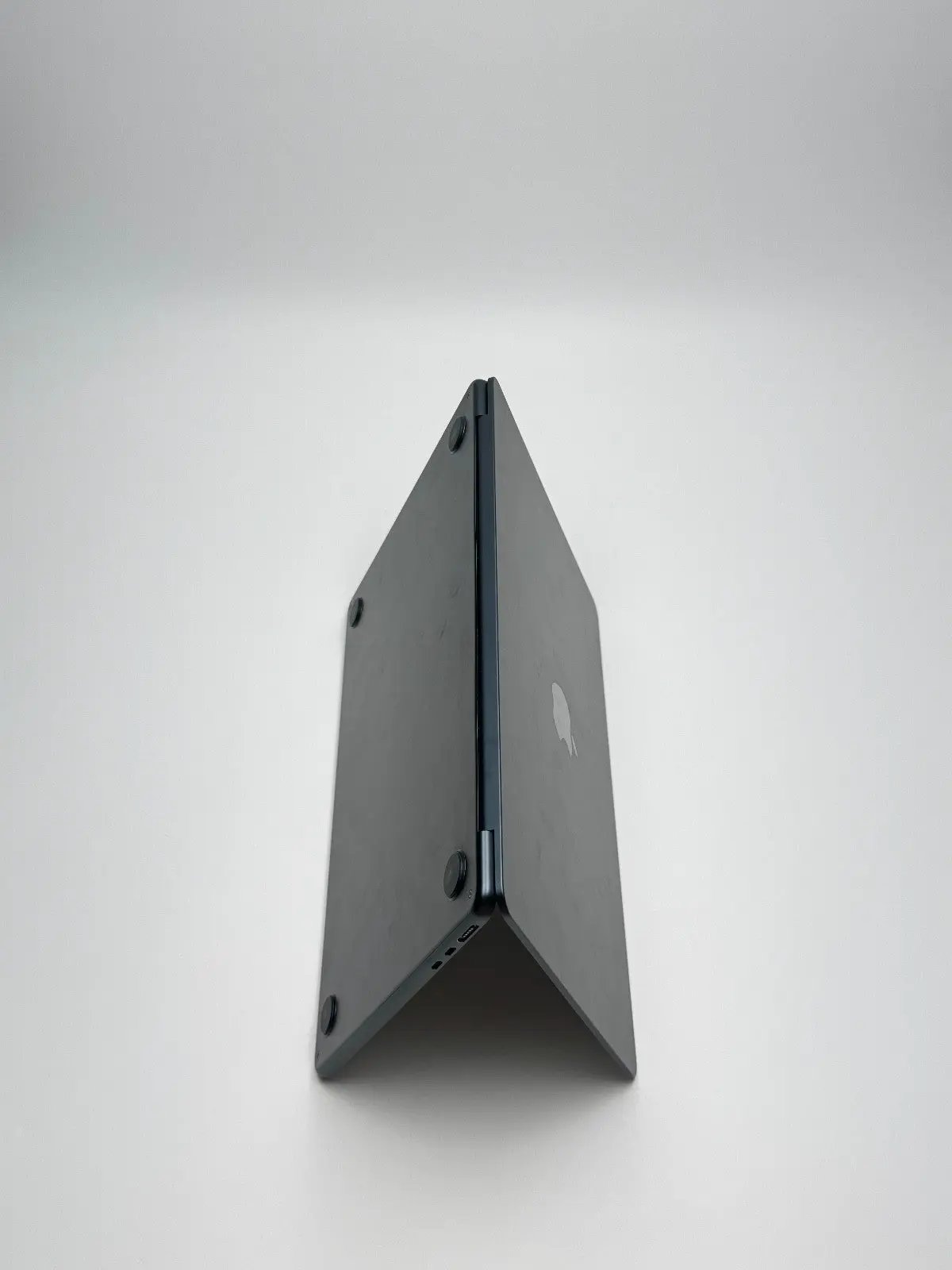 Apple MacBook Air 13,6 Zoll | M2 CPU | 2022 | 256 GB SSD | 8 GB RAM | Mitternacht D&S Resell GbR