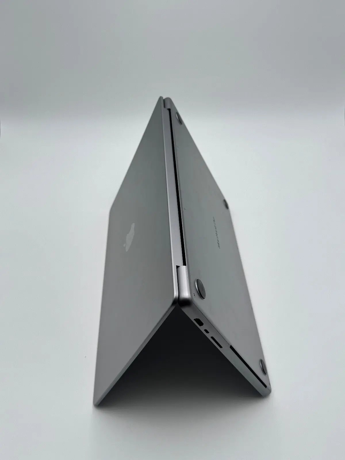 Apple MacBook Pro 16,2 Zoll | M2 Pro | 2023 | 512 GB SSD | 16 GB RAM | Space Grau D&S Resell GbR