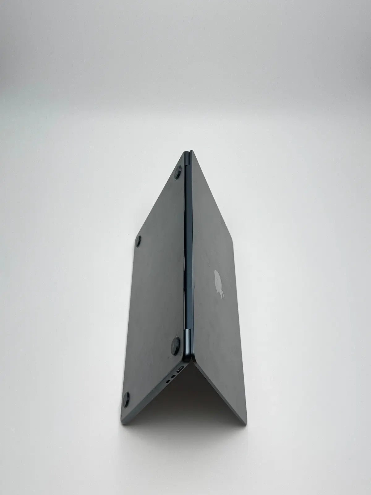 Apple MacBook Air 13,6 Zoll | M2 CPU | 2022 | 256 GB SSD | 8 GB RAM | Mitternacht D&S Resell GbR