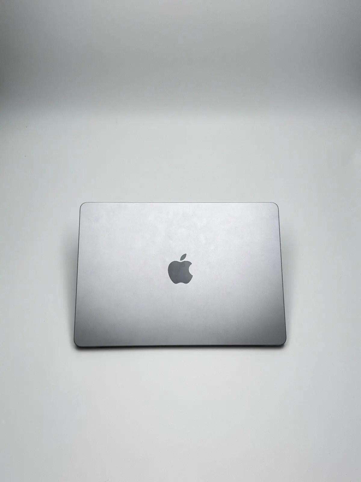 Apple MacBook Air 13,6 Zoll | M2 CPU | 2022 | 256 GB SSD | 8 GB RAM | Space Grau D&S Resell GbR