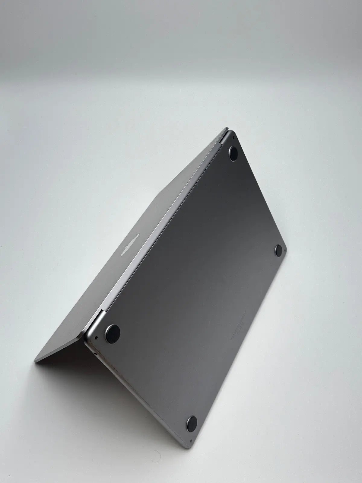 Apple MacBook Air 15,3 Zoll | M2 CPU | 2023 | 256 GB SSD | 8 GB RAM | Space Grau D&S Resell GbR