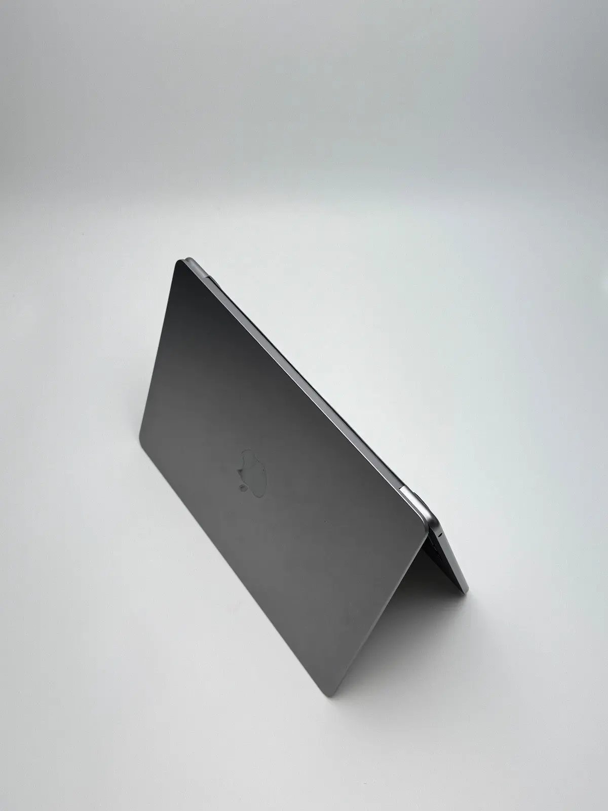 Apple MacBook Air 13,6 Zoll | M2 CPU | 2022 | 256 GB SSD | 8 GB RAM | Space Grau D&S Resell GbR