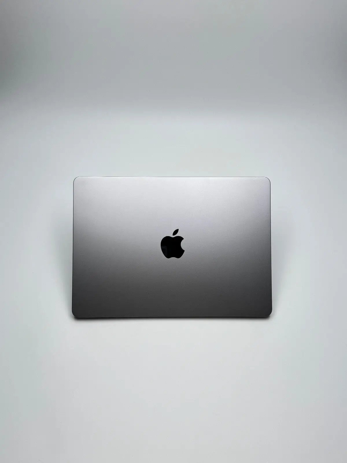 Apple MacBook Air 13,6 Zoll | M2 CPU | 2022 | 256 GB SSD | 8 GB RAM | Space Grau D&S Resell GbR