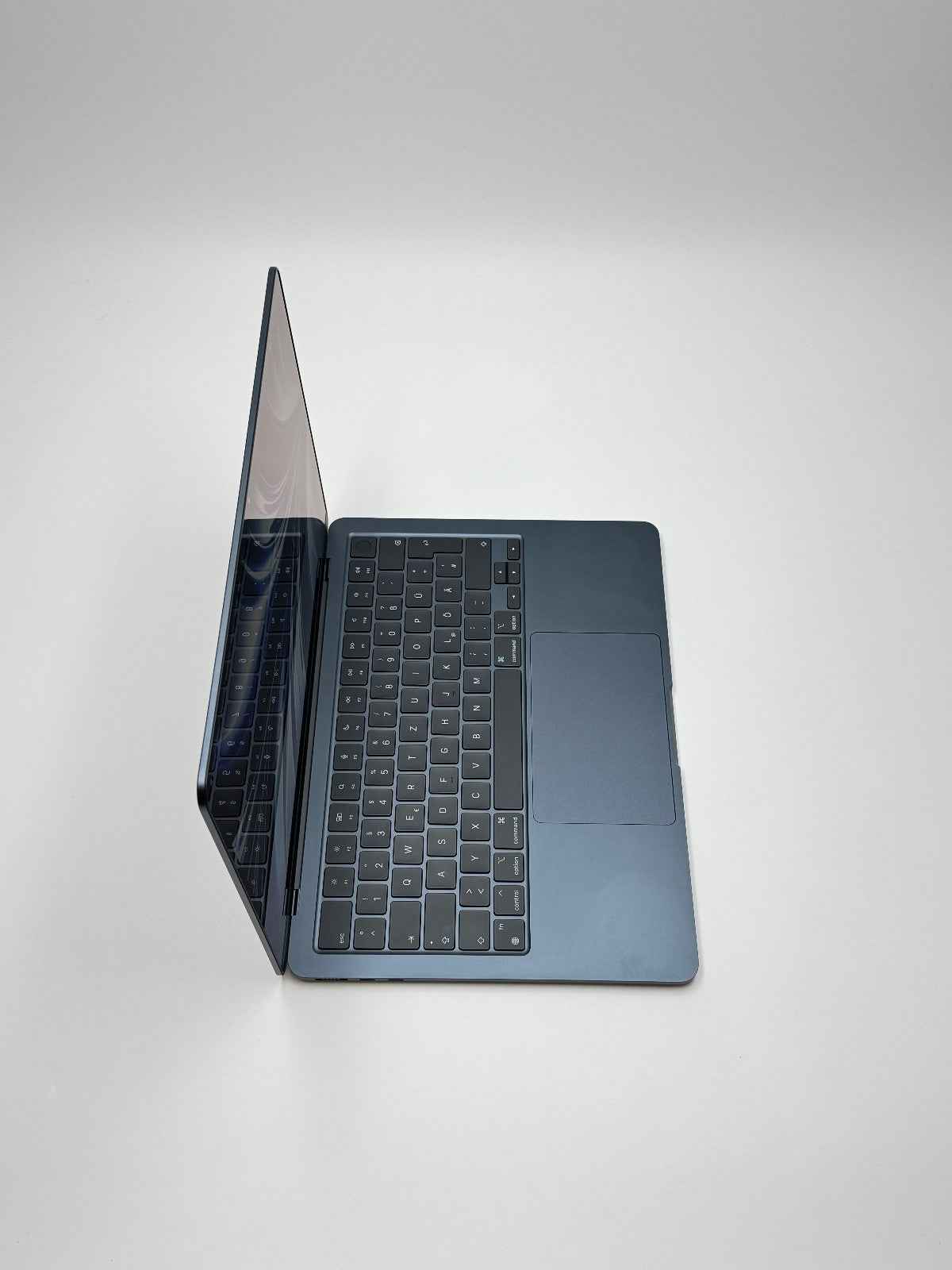 Apple MacBook Air 13,6 Zoll | M2 CPU | 2022 | 512 GB SSD | 8 GB RAM | Midnight D&S Resell GbR