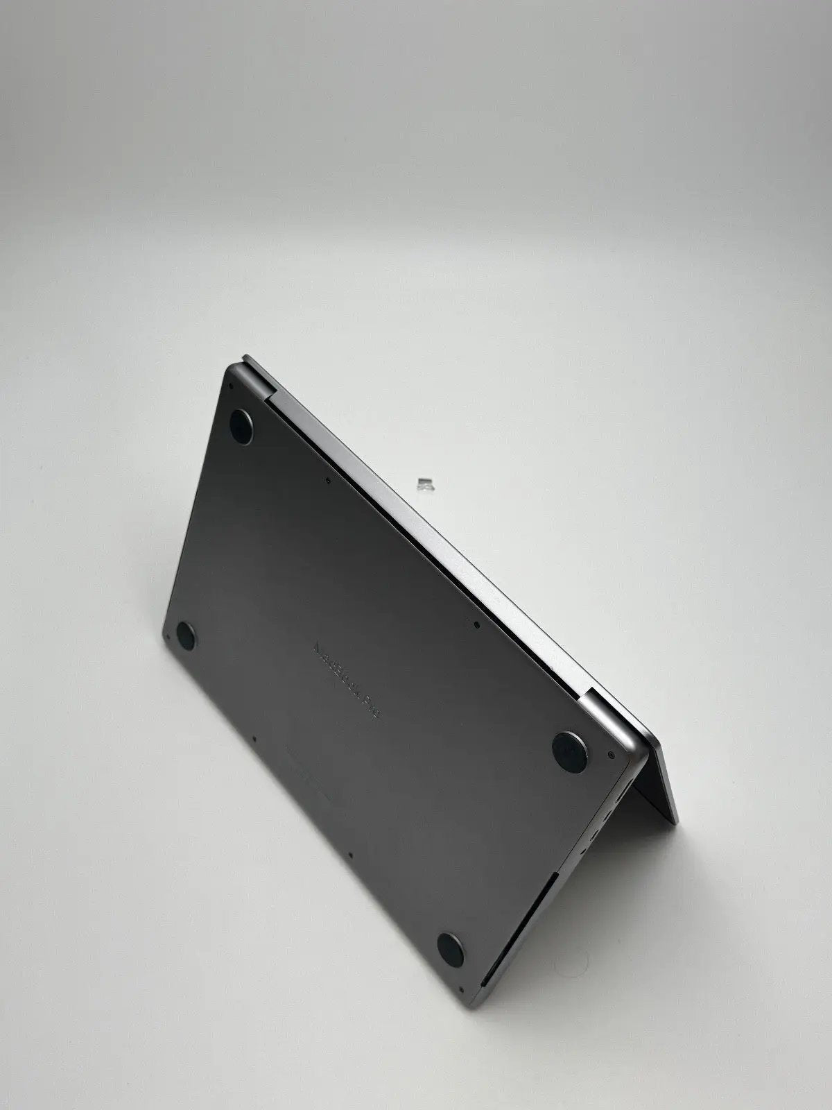 Apple MacBook Pro 14,2 Zoll | M1 CPU | 2021 | 512 GB SSD | 32 GB RAM | Space Grau D&S Resell GbR