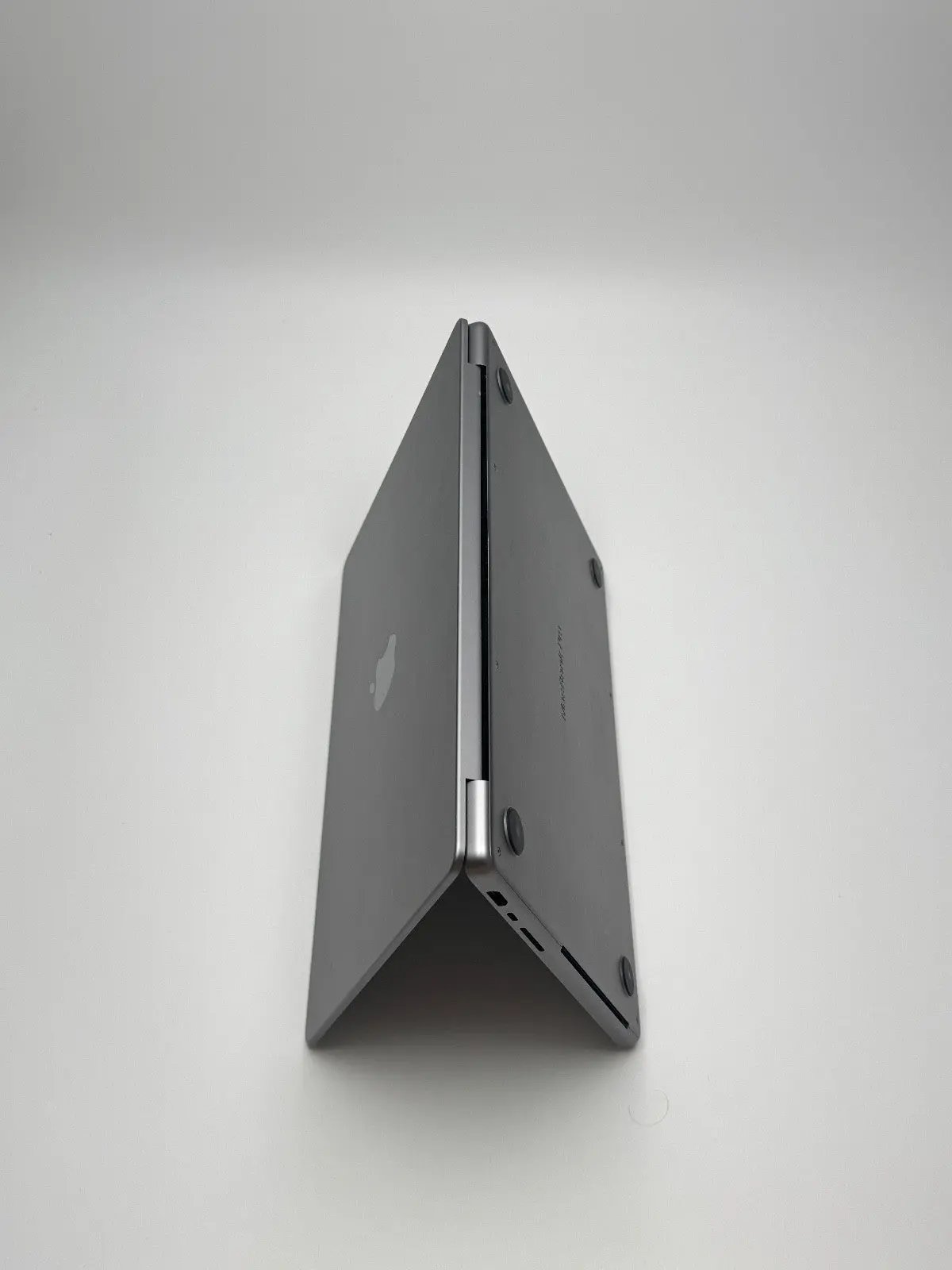 Apple MacBook Pro 14,2 Zoll | M1 CPU | 2021 | 512 GB SSD | 32 GB RAM | Space Grau D&S Resell GbR