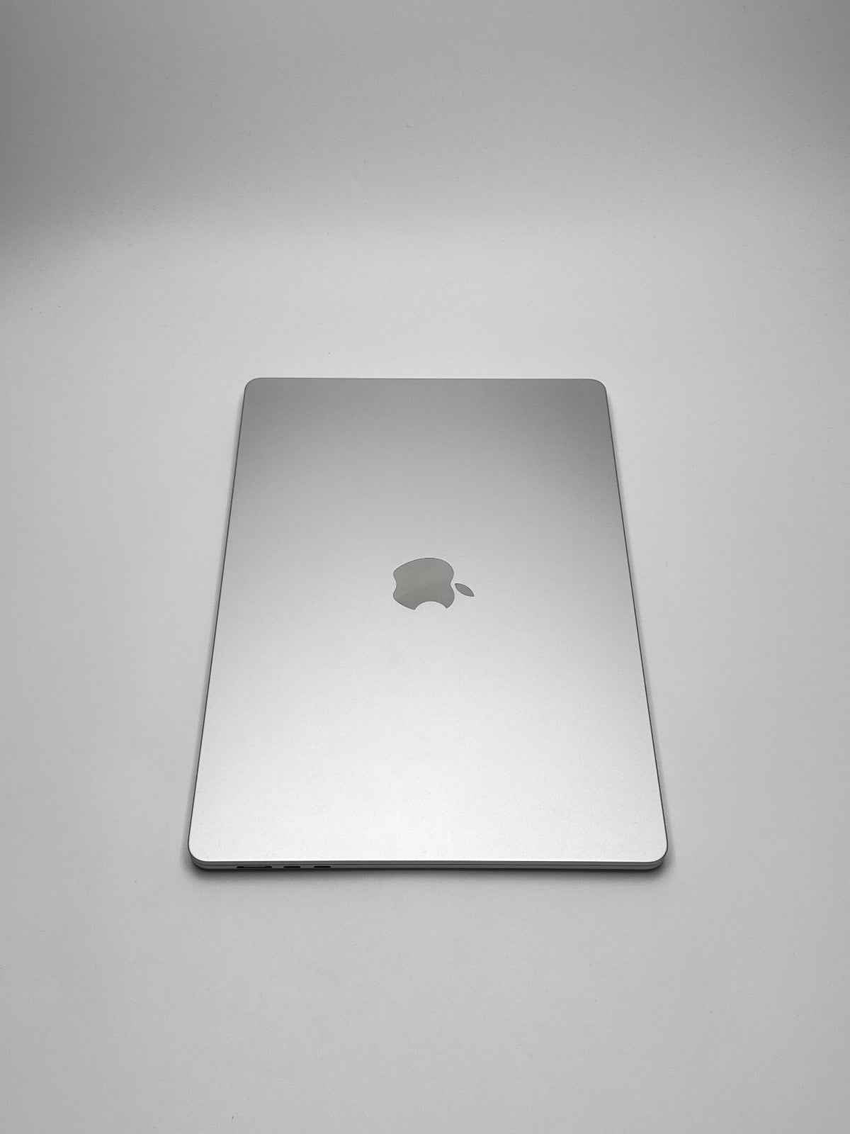 Apple MacBook Air 15,3 Zoll | M2 CPU | 2023 | 256 GB SSD | 8 GB RAM | Silber D&S Resell GbR