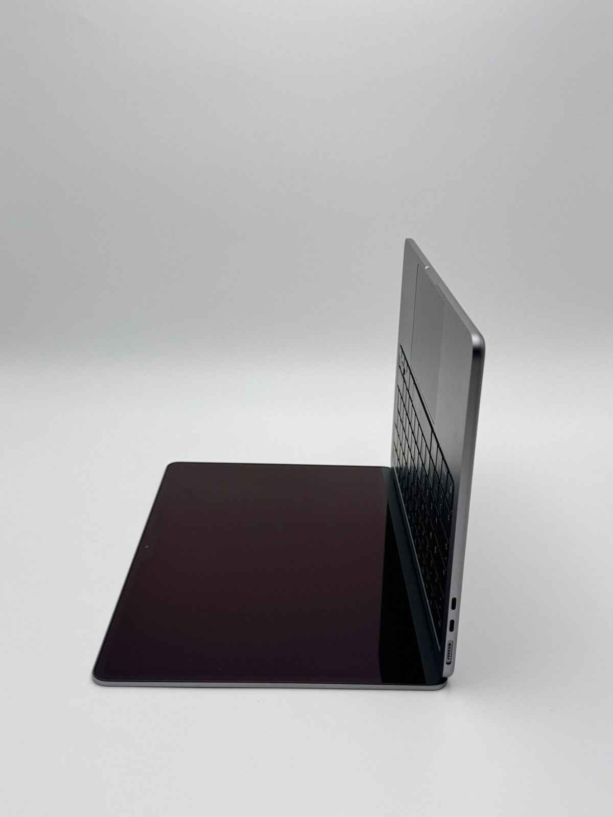 Apple MacBook Air 13,6 Zoll | M2 CPU | 2022 | 256 GB SSD | 8 GB RAM | Space Grau D&S Resell GbR