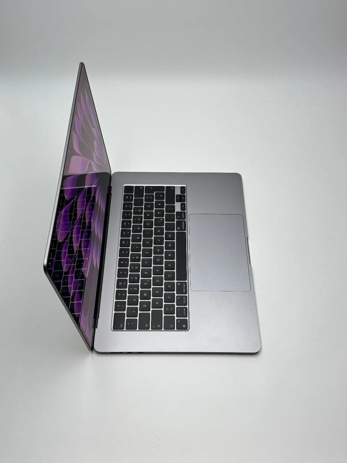 Apple MacBook Air 15,3 Zoll | M2 CPU | 2023 | 256 GB SSD | 8 GB RAM | Space Grau D&S Resell GbR