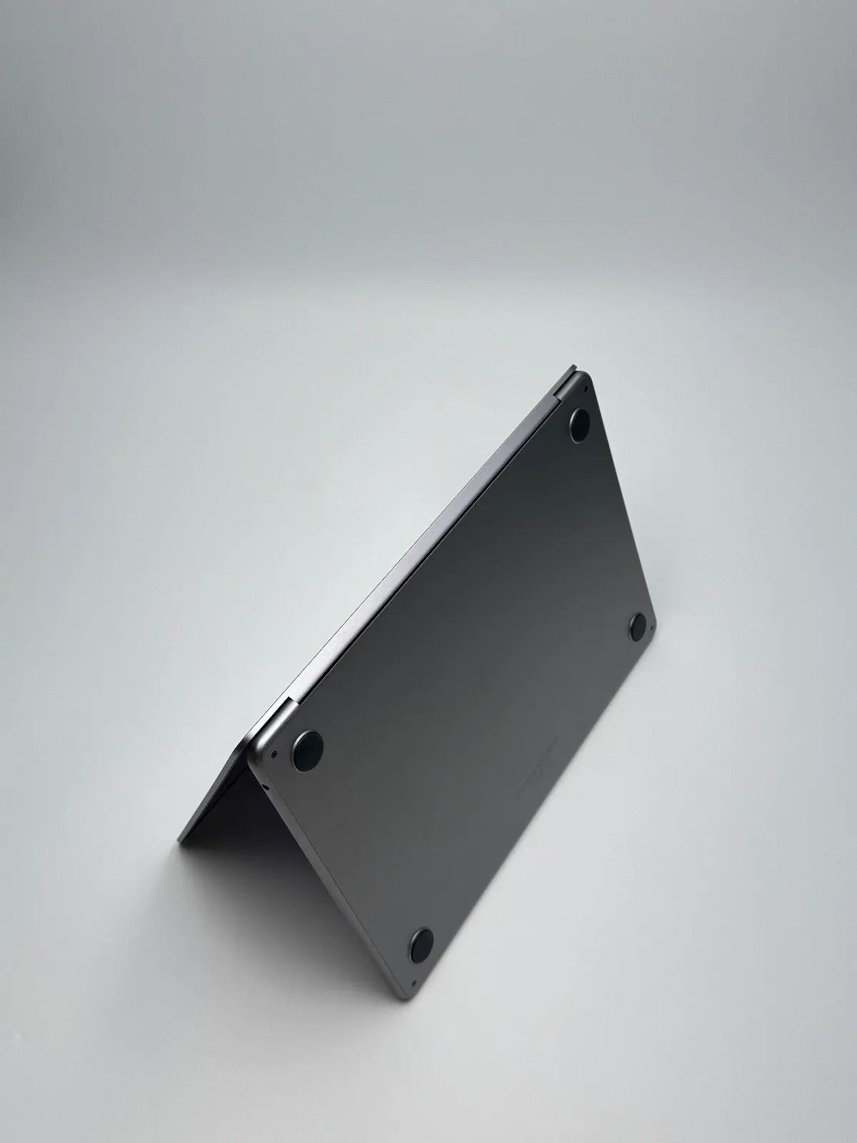 Apple MacBook Air 13,6 Zoll | M2 CPU | 2022 | 256 GB SSD | 8 GB RAM | Space Grau D&S Resell GbR