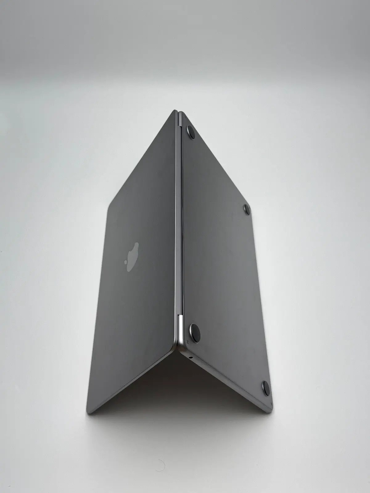 Apple MacBook Air 15,3 Zoll | M2 CPU | 2023 | 256 GB SSD | 8 GB RAM | Space Grau D&S Resell GbR