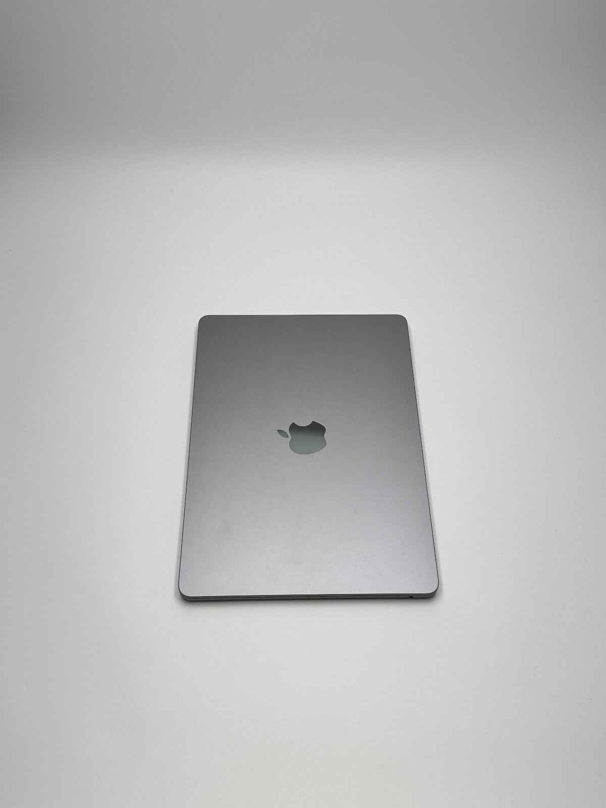 Apple MacBook Air 13,6 Zoll | M2 CPU | 2022 | 256 GB SSD | 8 GB RAM | Space Grau D&S Resell GbR