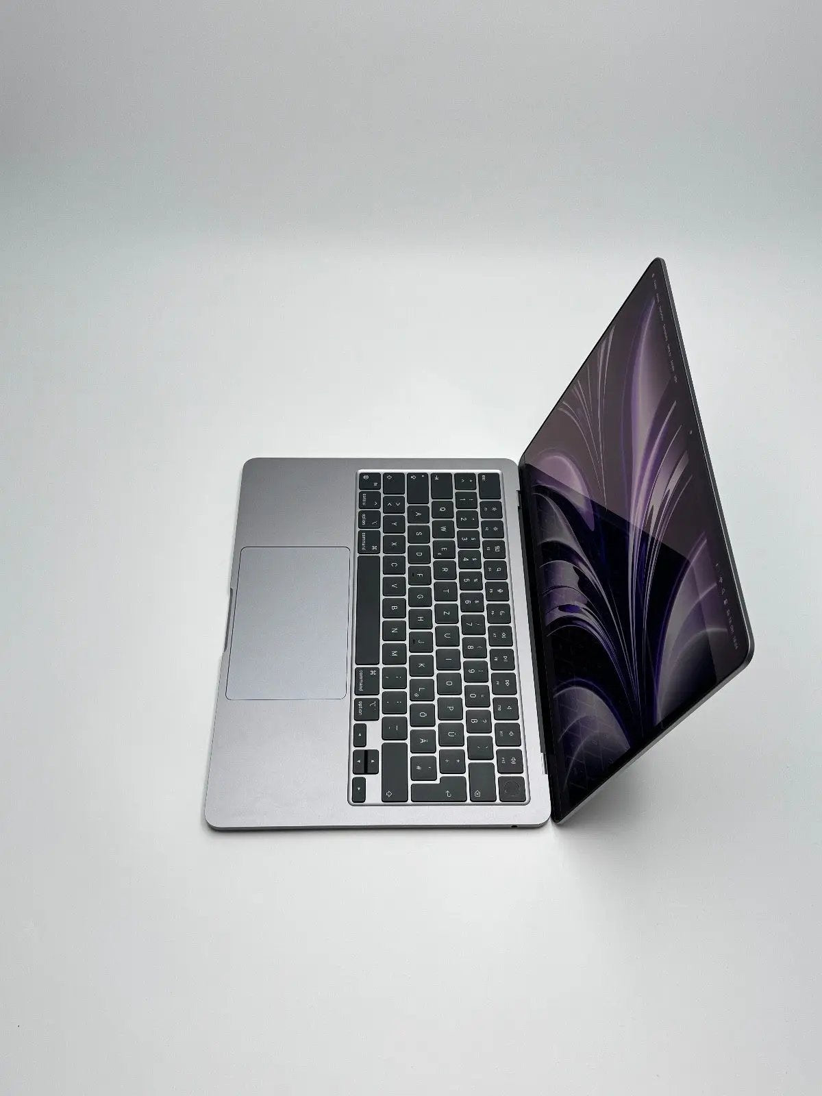 Apple MacBook Air 13,6 Zoll | M2 CPU | 2022 | 256 GB SSD | 8 GB RAM | Space Grau D&S Resell GbR