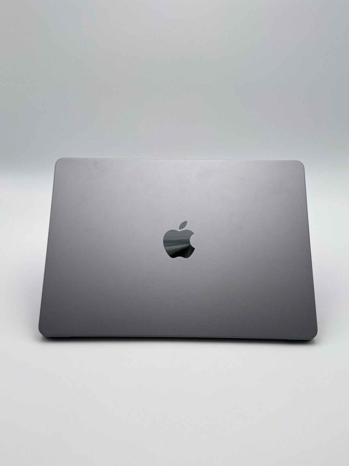 Apple MacBook Air 13,6 Zoll | M2 CPU | 2022 | 256 GB SSD | 8 GB RAM | Space Grau D&S Resell GbR