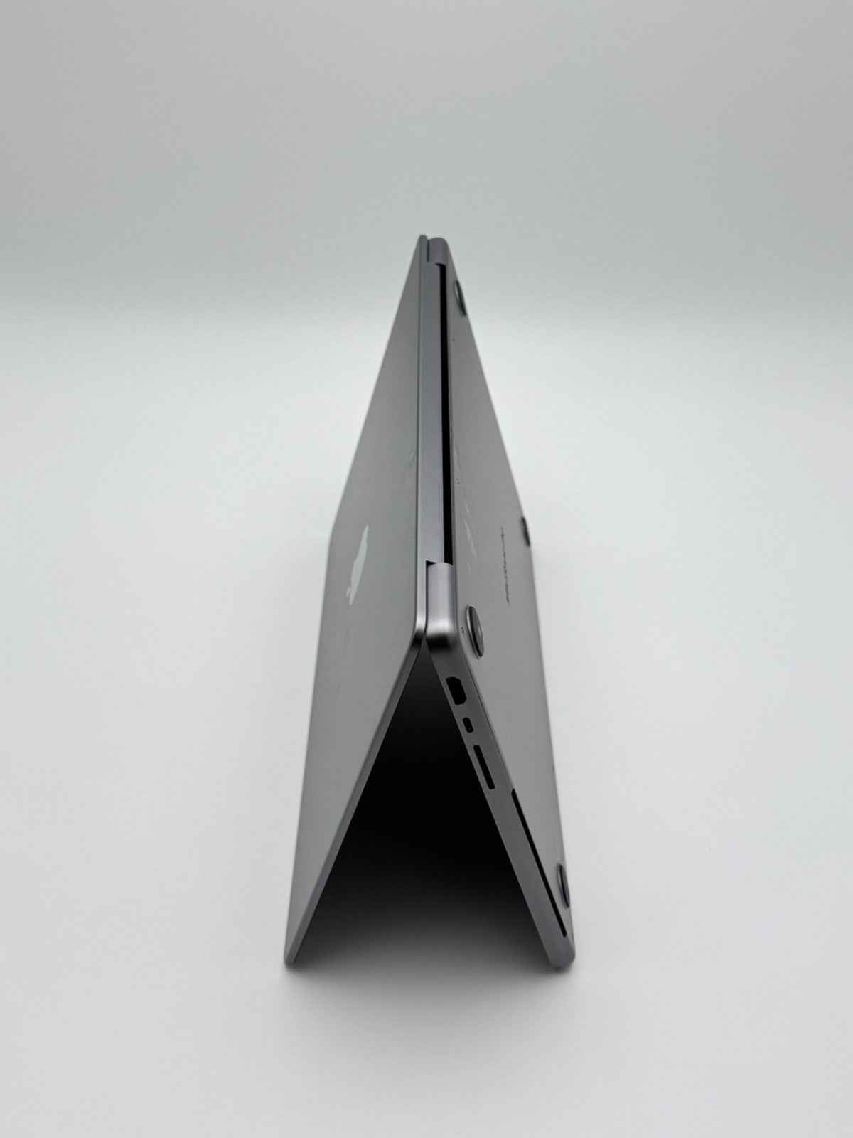 Apple MacBook Pro 14,2 Zoll | M2 Pro | 2023 | 512 GB SSD | 16 GB RAM | Space Grau D&S Resell GbR