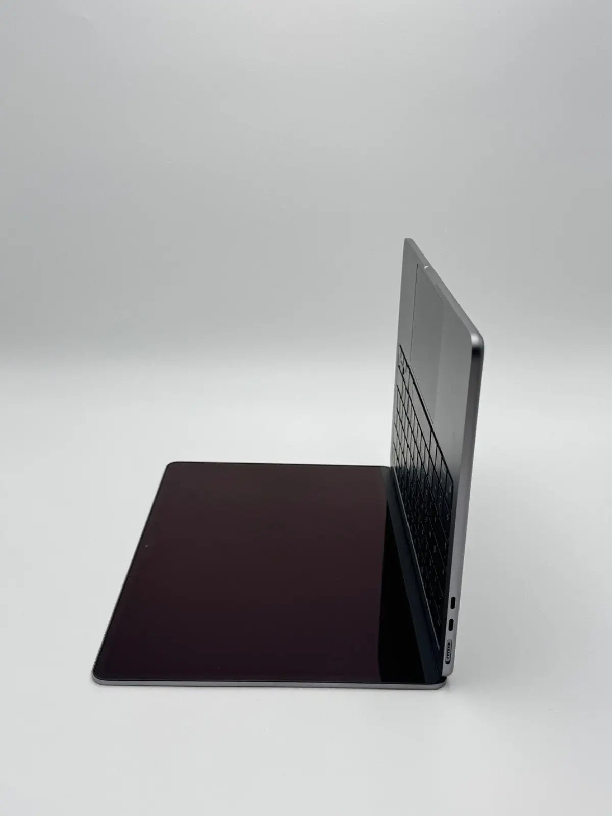 Apple MacBook Air 13,6 Zoll | M2 CPU | 2022 | 256 GB SSD | 8 GB RAM | Space Grau D&S Resell GbR