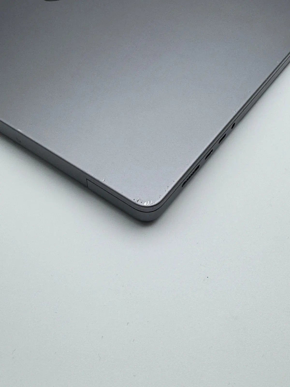 Apple MacBook Pro 16,2 Zoll | M1 CPU | 2021 | 512 GB SSD | 16 GB RAM | Space Grau D&S Resell GbR