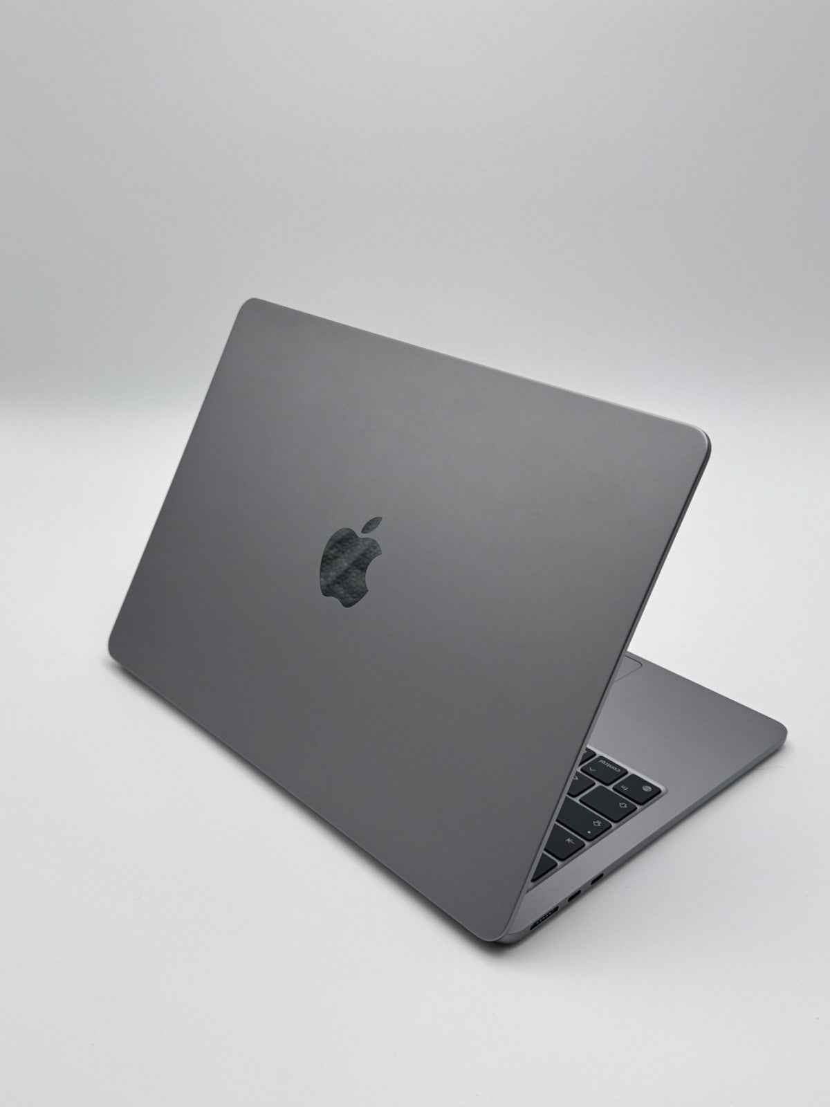 Apple MacBook Air 13,6 Zoll | M2 CPU | 2022 | 256 GB SSD | 8 GB RAM | Space Grau D&S Resell GbR