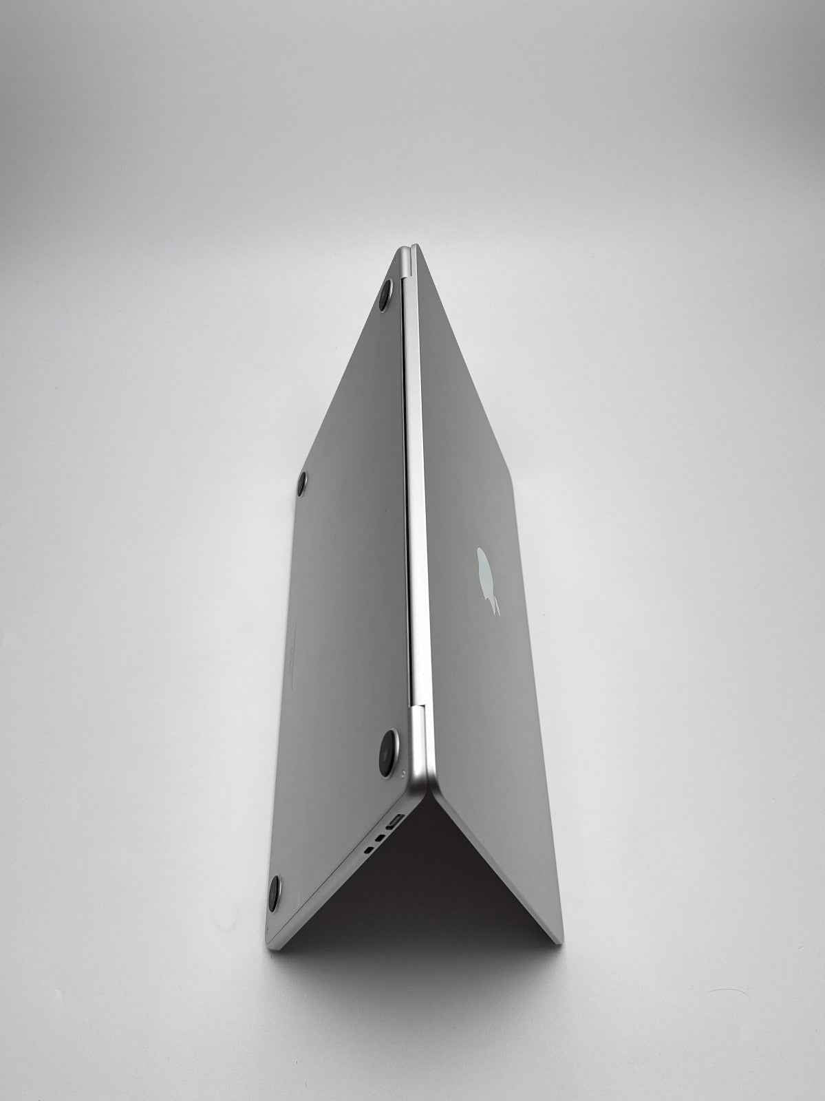 Apple MacBook Air 15,3 Zoll | M2 CPU | 2023 | 256 GB SSD | 8 GB RAM | Silber D&S Resell GbR