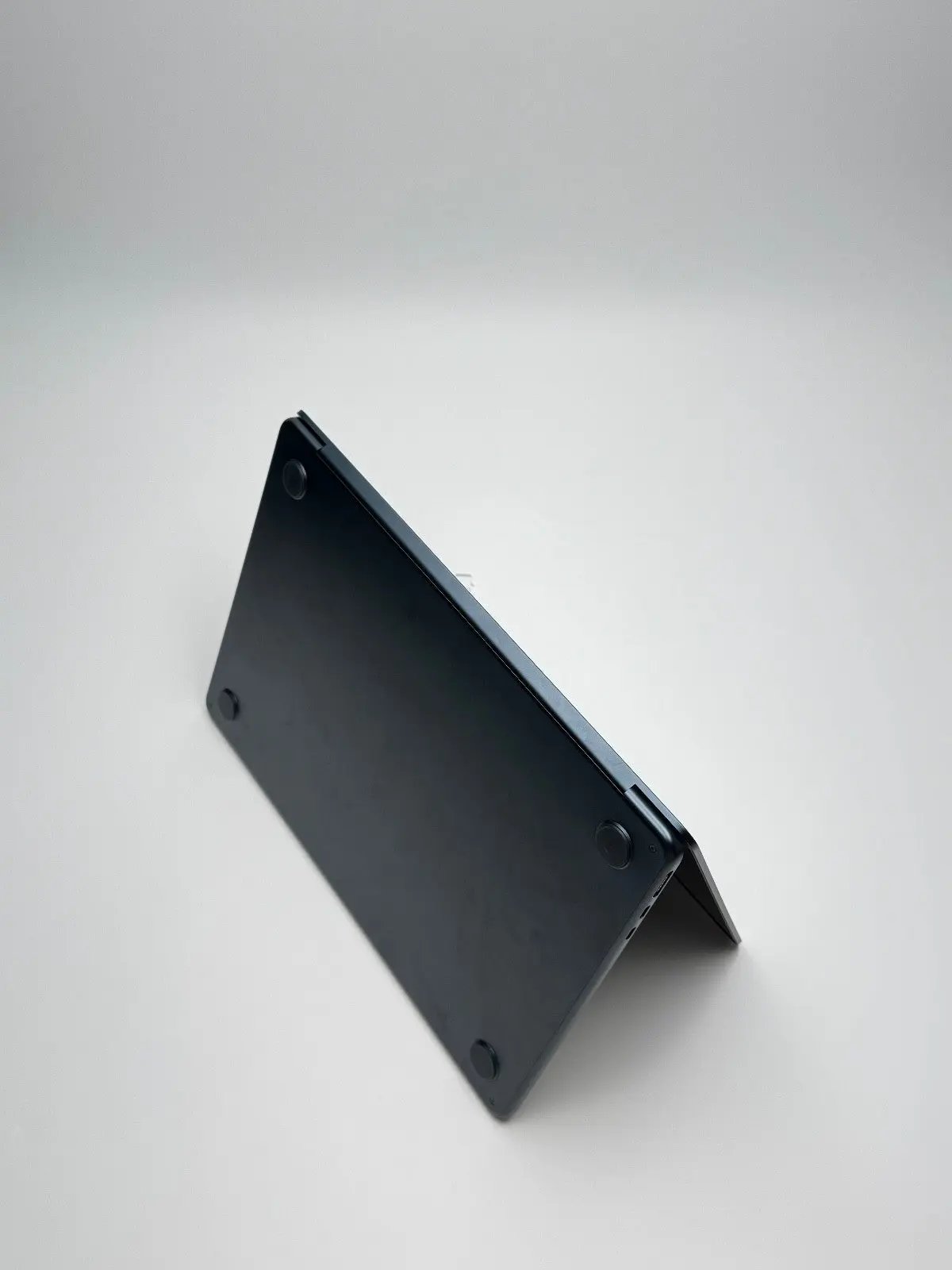 Apple MacBook Air 13,6 Zoll | M2 CPU | 2022 | 256 GB SSD | 8 GB RAM | Mitternacht D&S Resell GbR