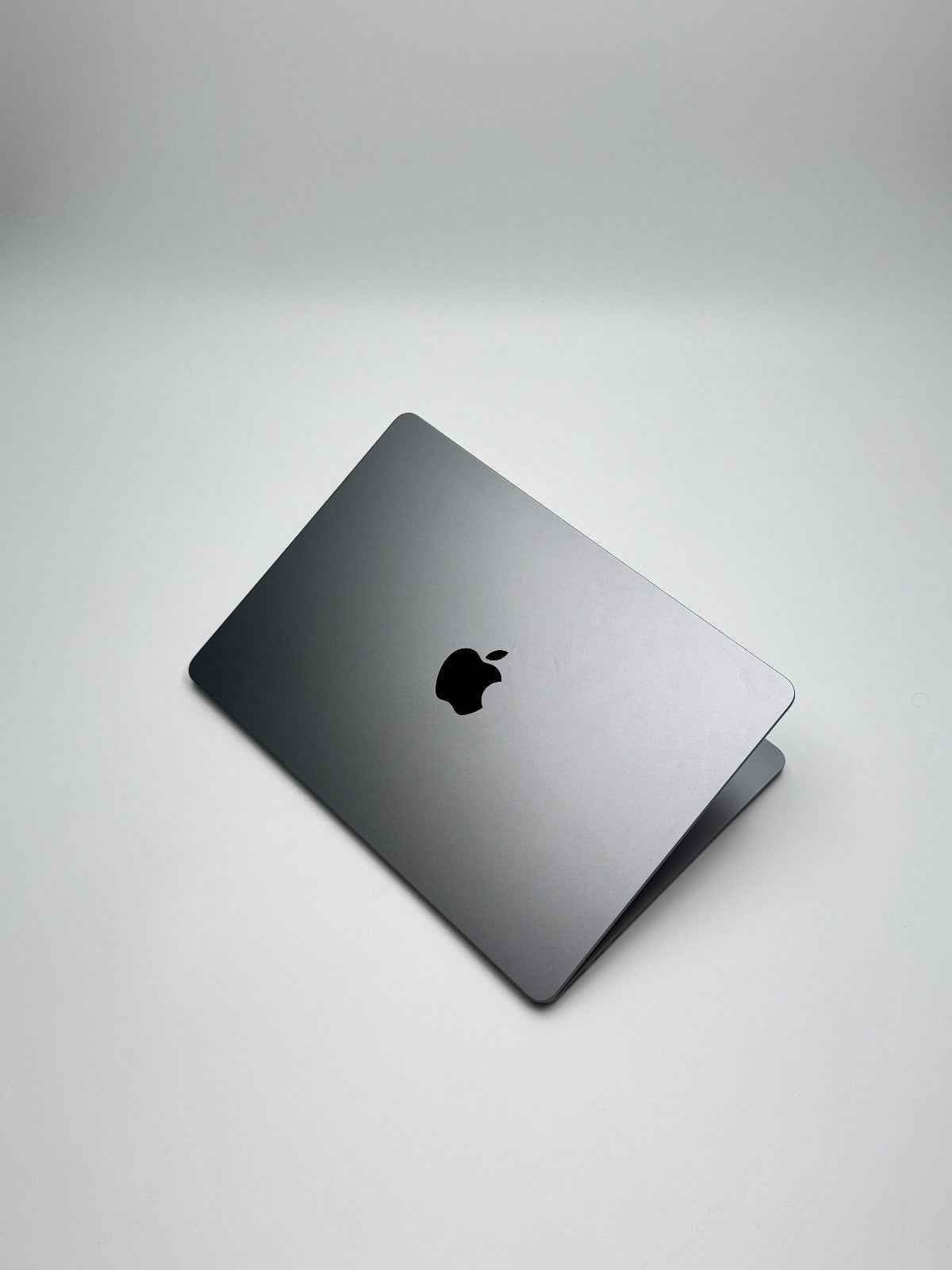 Apple MacBook Air 13,6 Zoll | M2 CPU | 2022 | 256 GB SSD | 8 GB RAM | Space Grau D&S Resell GbR