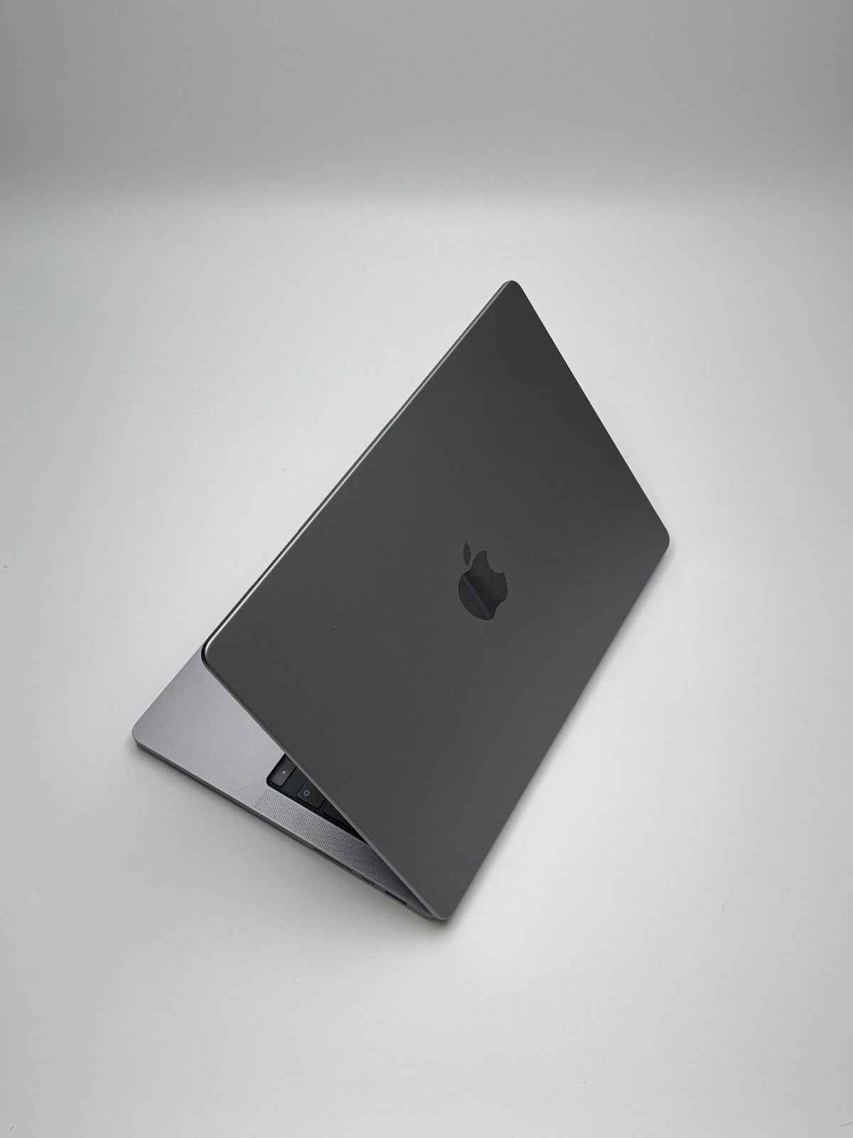 Apple MacBook Pro 14,2 Zoll | M2 Pro | 2023 | 512 GB SSD | 16 GB RAM | SpaceGrau D&S Resell GbR