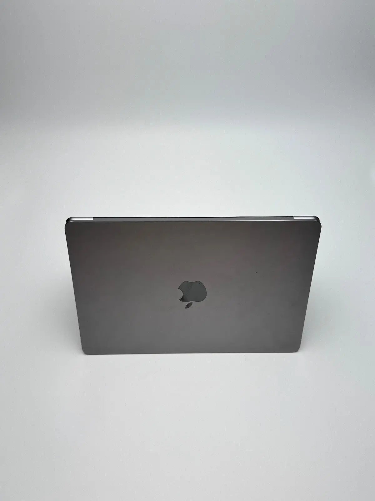 Apple MacBook Air 13,6 Zoll | M2 CPU | 2022 | 256 GB SSD | 8 GB RAM | Space Grau D&S Resell GbR