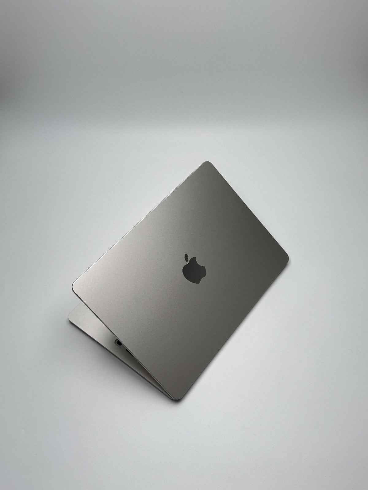 Apple MacBook Air 13,6 Zoll | M2 CPU | 2022 | 512 GB SSD | 8 GB RAM | Polarstern D&S Resell GbR