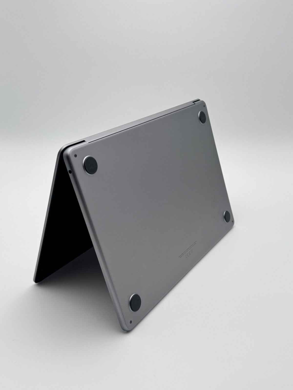 Apple MacBook Air 13,6 Zoll | M2 CPU | 2022 | 256 GB SSD | 8 GB RAM | Space Grau D&S Resell GbR