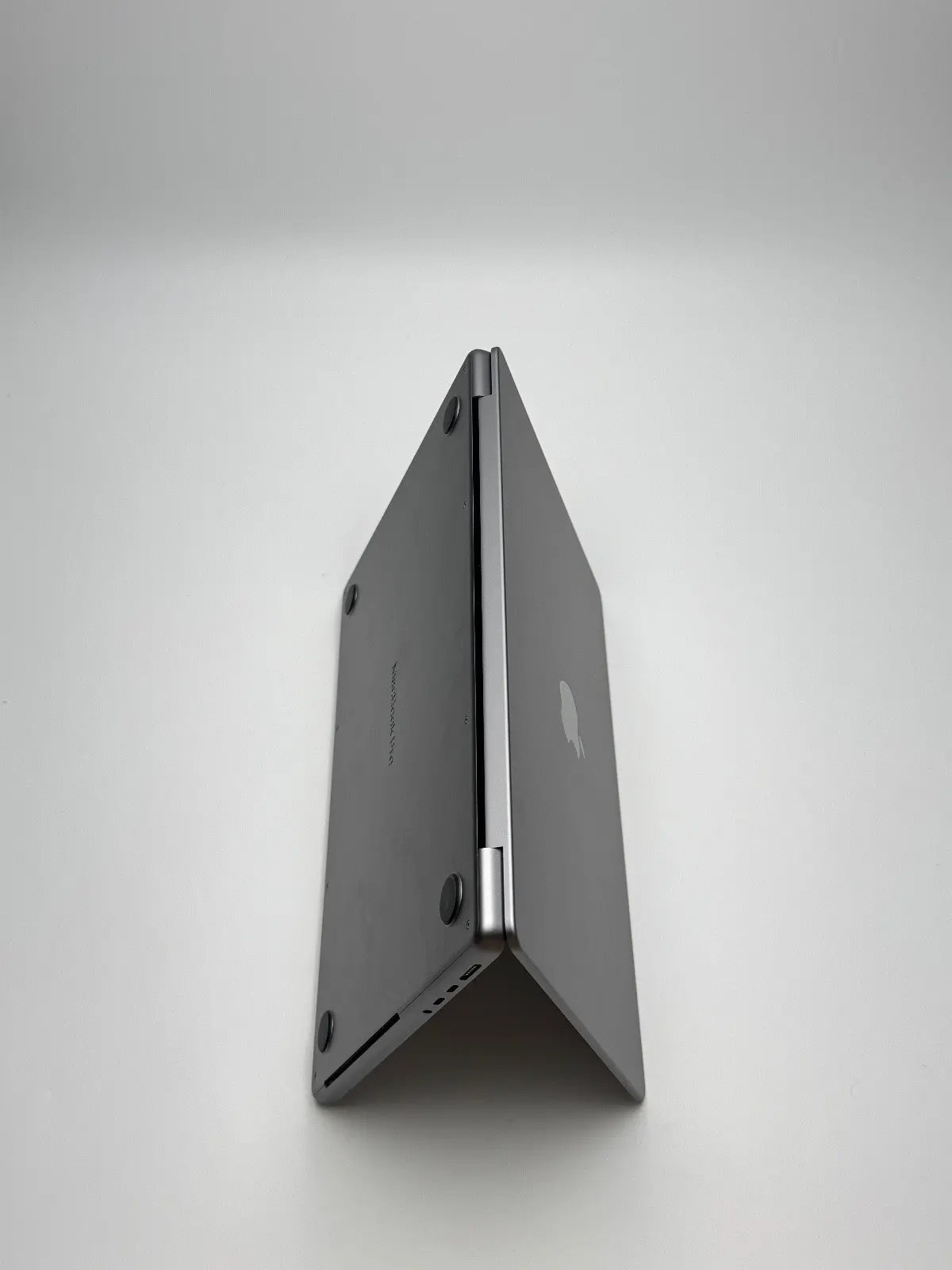 Apple MacBook Pro 14,2 Zoll | M2 Pro | 2023 | 512 TB SSD | 16 GB RAM | Space Grau D&S Resell GbR