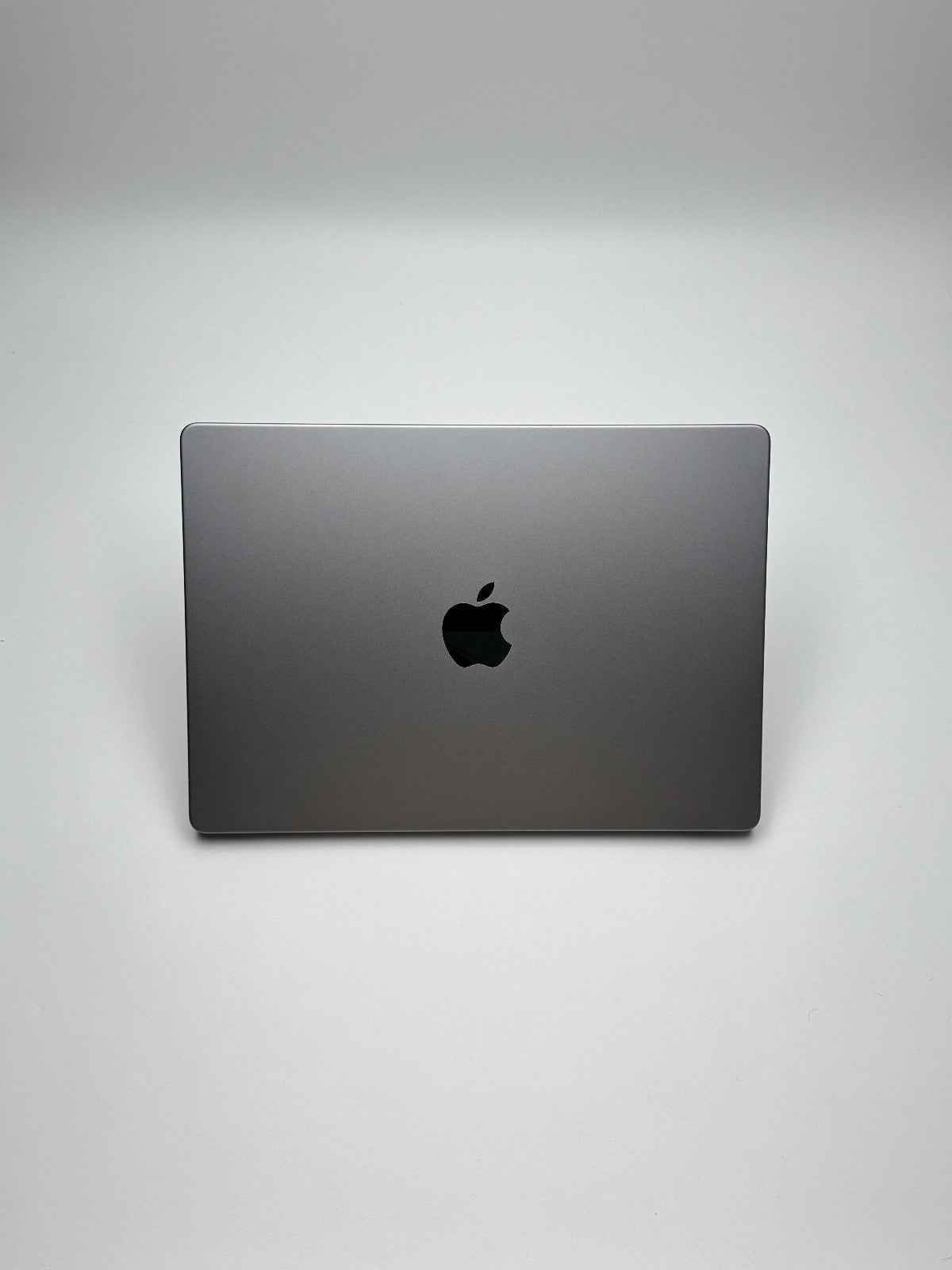 Apple MacBook Pro 14,2 Zoll | M2 Pro | 2023 | 512 GB SSD | 16 GB RAM | SpaceGrau D&S Resell GbR