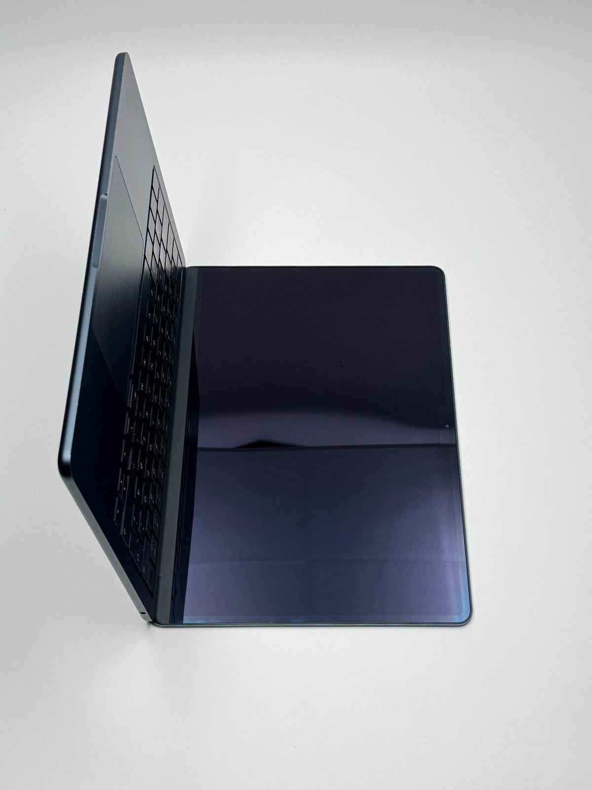 Apple MacBook Air 13,6 Zoll | M2 CPU | 2022 | 256 GB SSD | 8 GB RAM | Midnight D&S Resell GbR