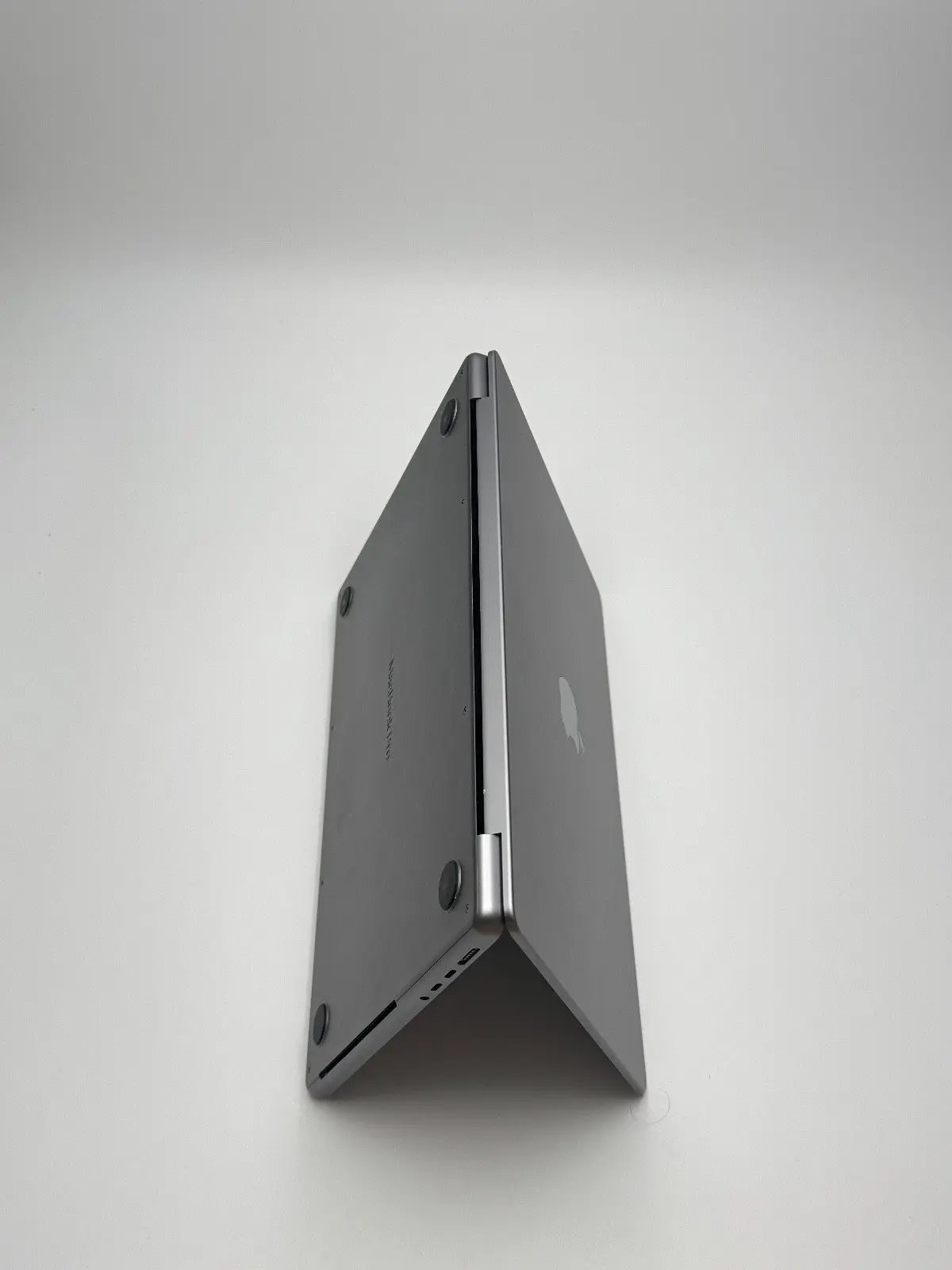 Apple MacBook Pro 14,2 Zoll | M1 CPU | 2021 | 512 GB SSD | 32 GB RAM | Space Grau D&S Resell GbR