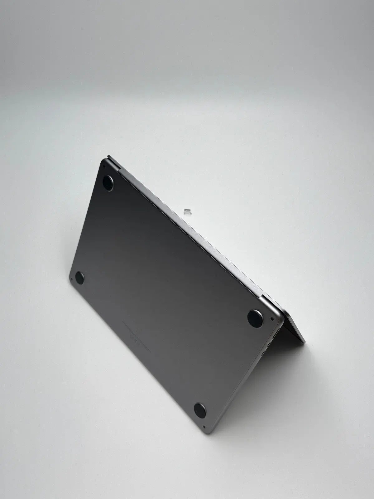 Apple MacBook Air 13,6 Zoll | M2 CPU | 2022 | 256 GB SSD | 8 GB RAM | Space Grau D&S Resell GbR