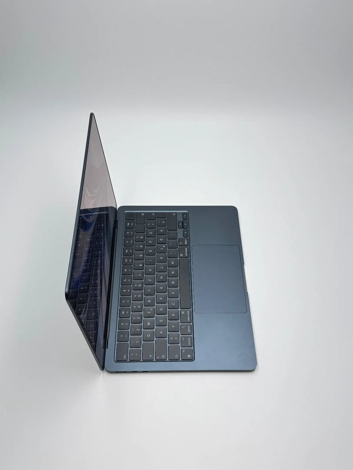 Apple MacBook Air 13,6 Zoll | M2 CPU | 2022 | 256 GB SSD | 8 GB RAM | Mitternacht D&S Resell GbR