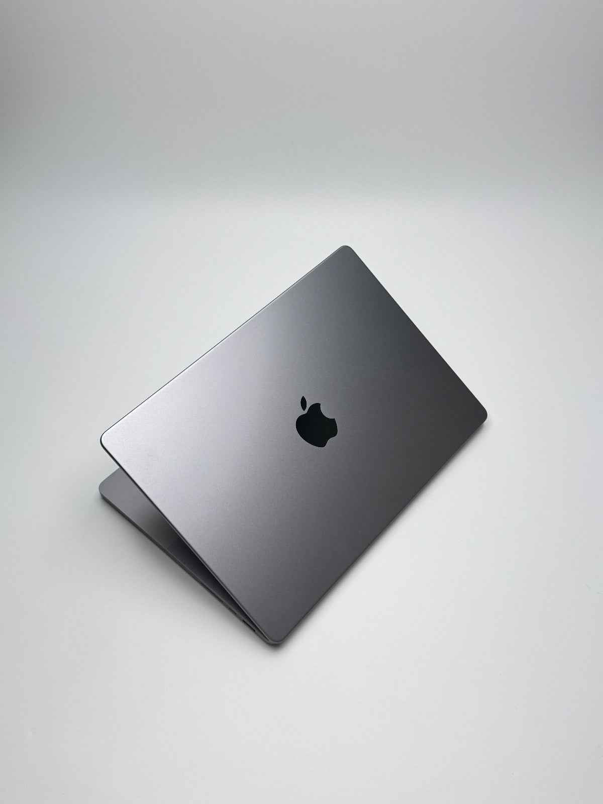 Apple MacBook Pro 14,2 Zoll | M2 Pro | 2023 | 512 GB SSD | 16 GB RAM | Space Grau D&S Resell GbR