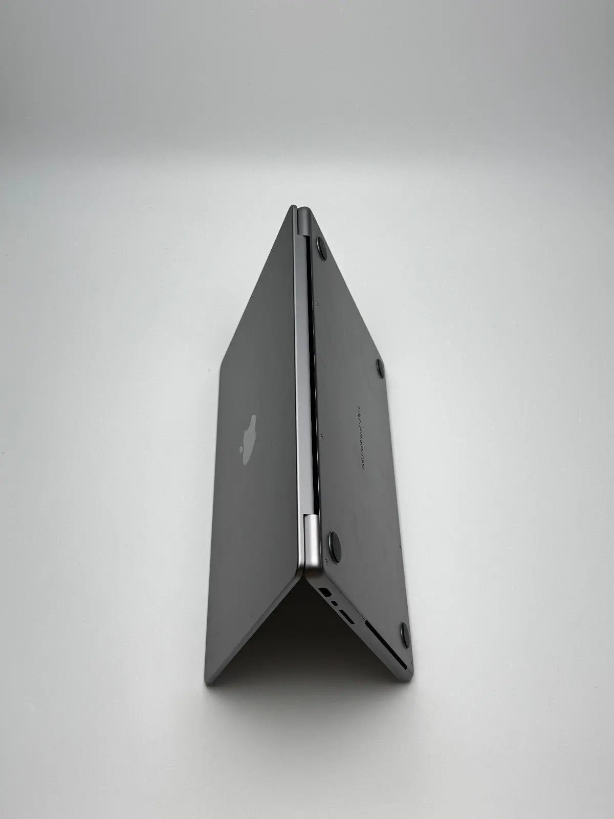 Apple MacBook Pro 14,2 Zoll | M2 Pro | 2023 | 512 TB SSD | 16 GB RAM | Space Grau D&S Resell GbR