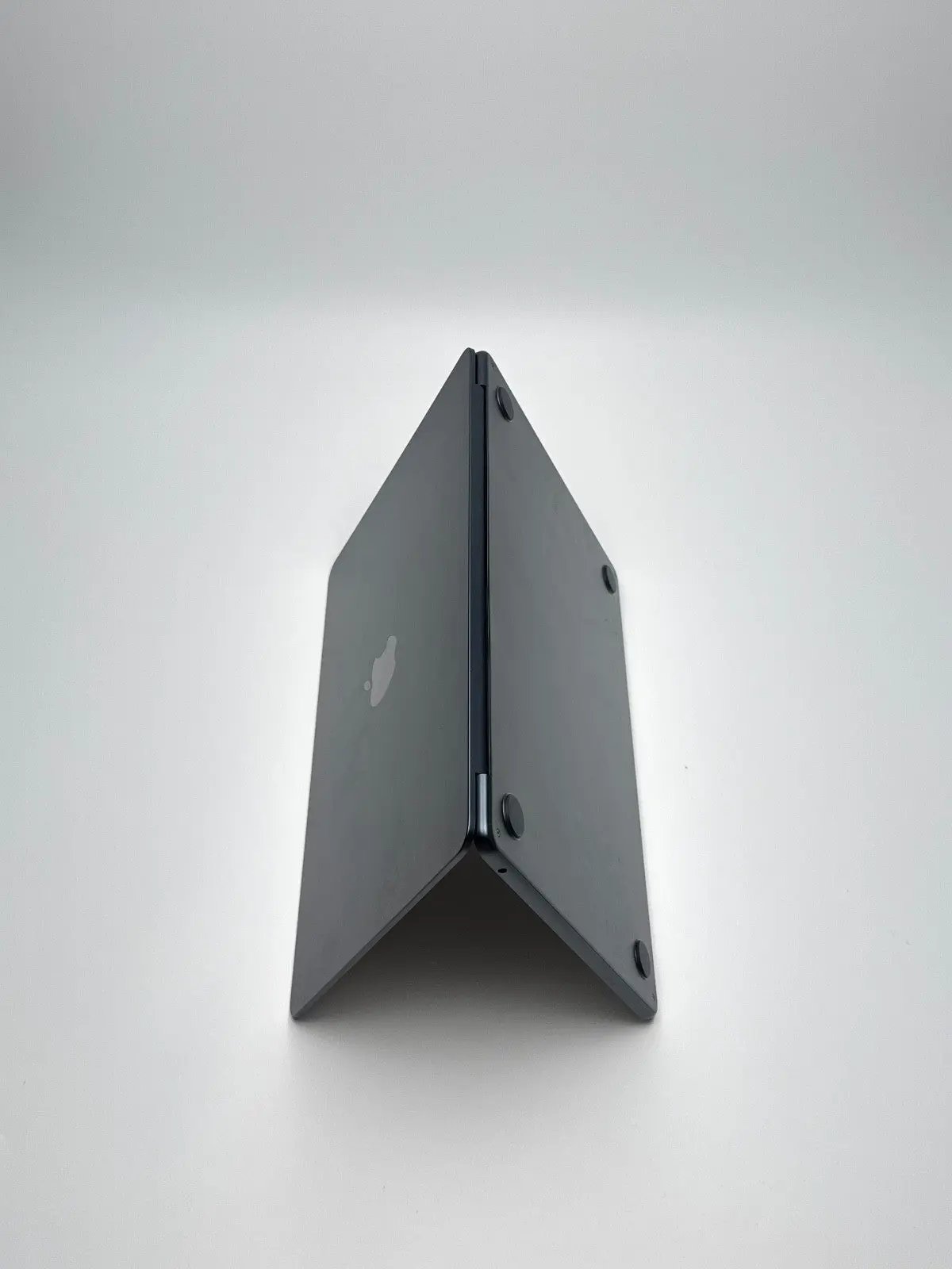 Apple MacBook Air 13,6 Zoll | M2 CPU | 2022 | 256 GB SSD | 8 GB RAM | Mitternacht D&S Resell GbR