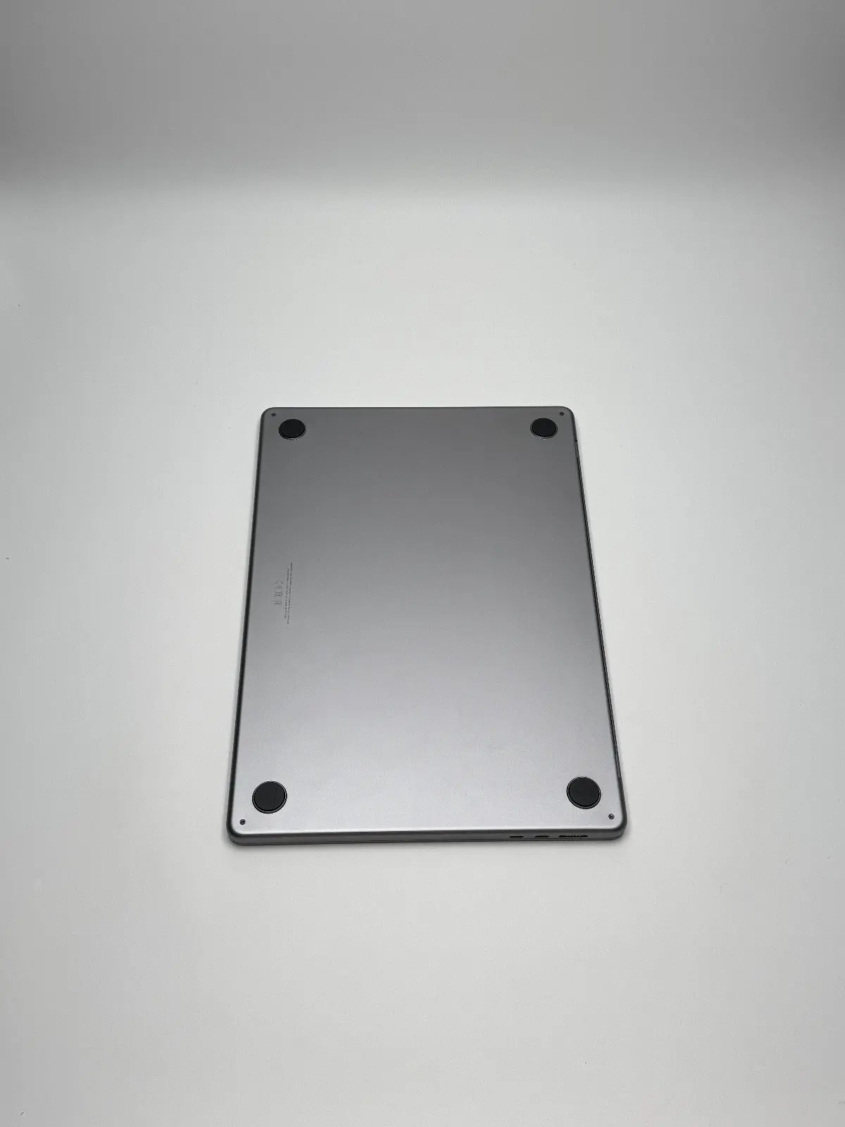 Apple MacBook Air 15,3 Zoll | M2 CPU | 2023 | 256 GB SSD | 8 GB RAM | Space Grau D&S Resell GbR