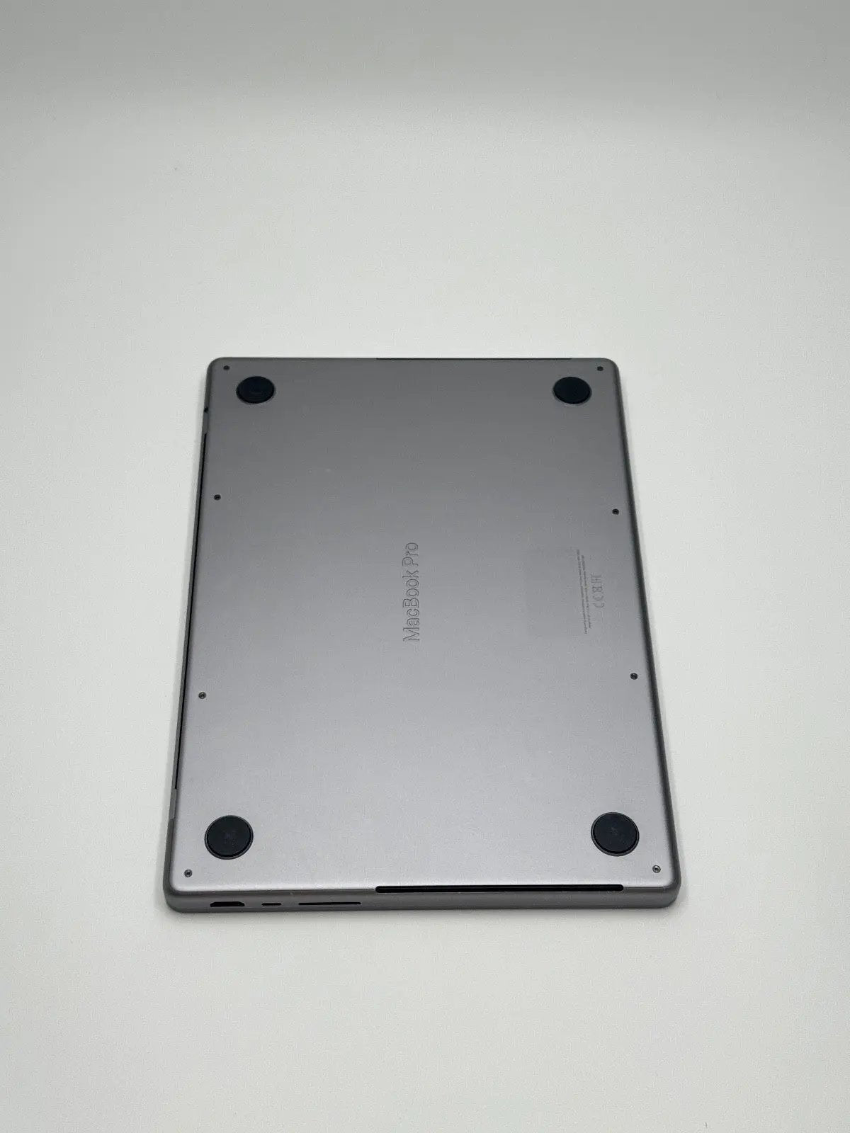 Apple MacBook Pro 14,2 Zoll | M1 CPU | 2021 | 512 GB SSD | 32 GB RAM | Space Grau D&S Resell GbR