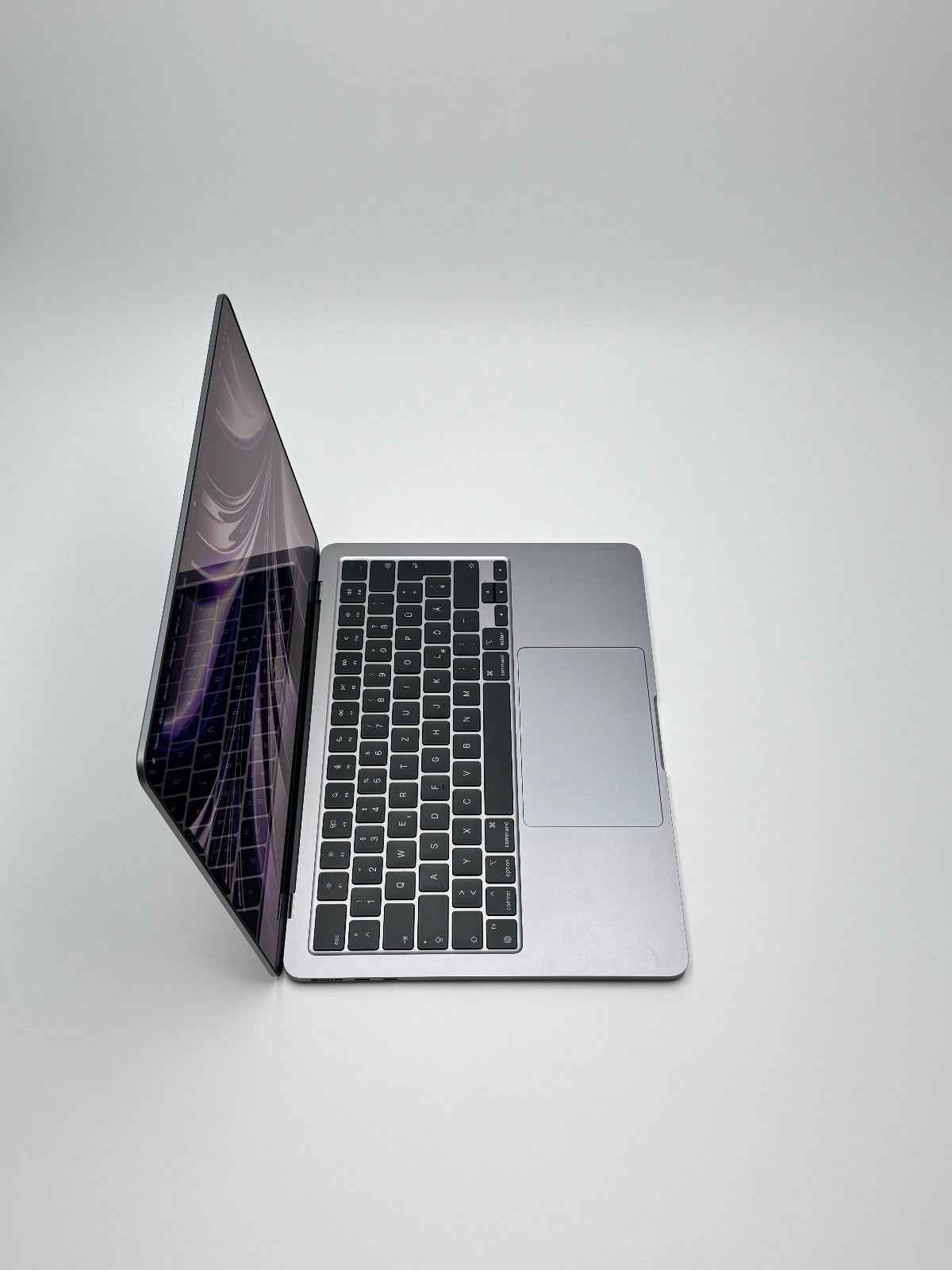 Apple MacBook Air 13,6 Zoll | M2 CPU | 2022 | 256 GB SSD | 8 GB RAM | Space Grau D&S Resell GbR