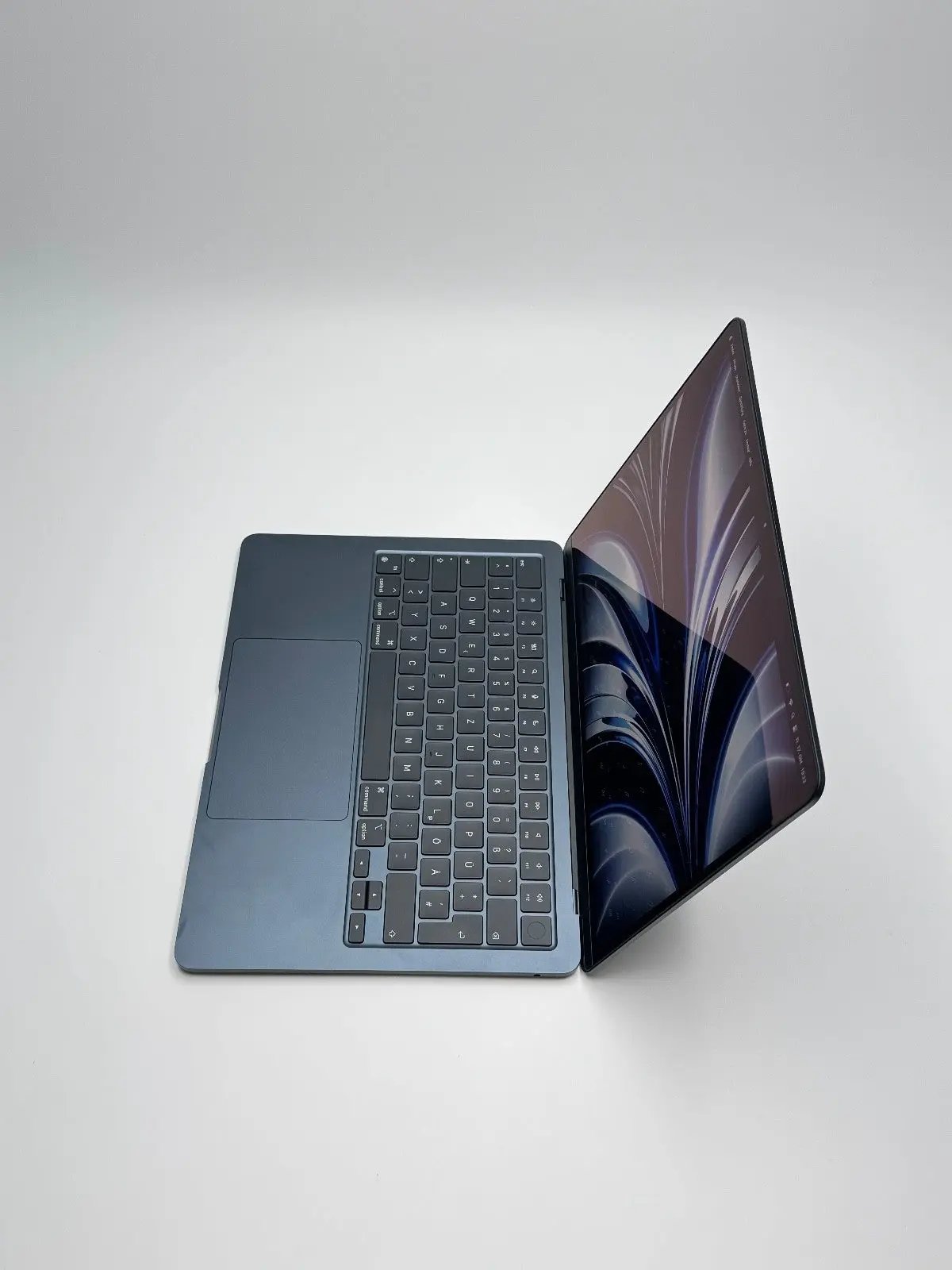 Apple MacBook Air 13,6 Zoll | M2 CPU | 2022 | 256 GB SSD | 8 GB RAM | Mitternacht D&S Resell GbR