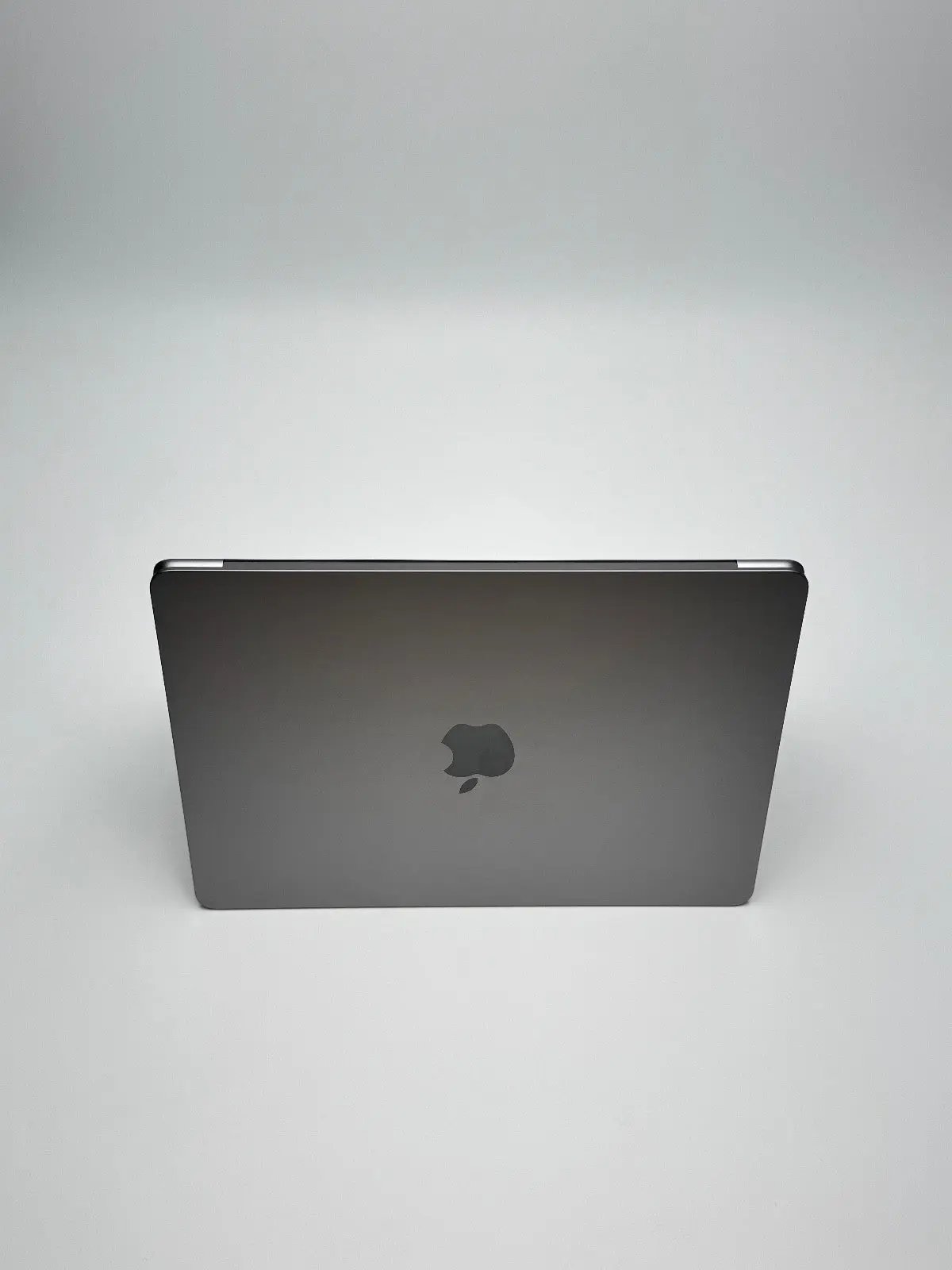 Apple MacBook Air 13,6 Zoll | M2 CPU | 2022 | 256 GB SSD | 8 GB RAM | Space Grau D&S Resell GbR