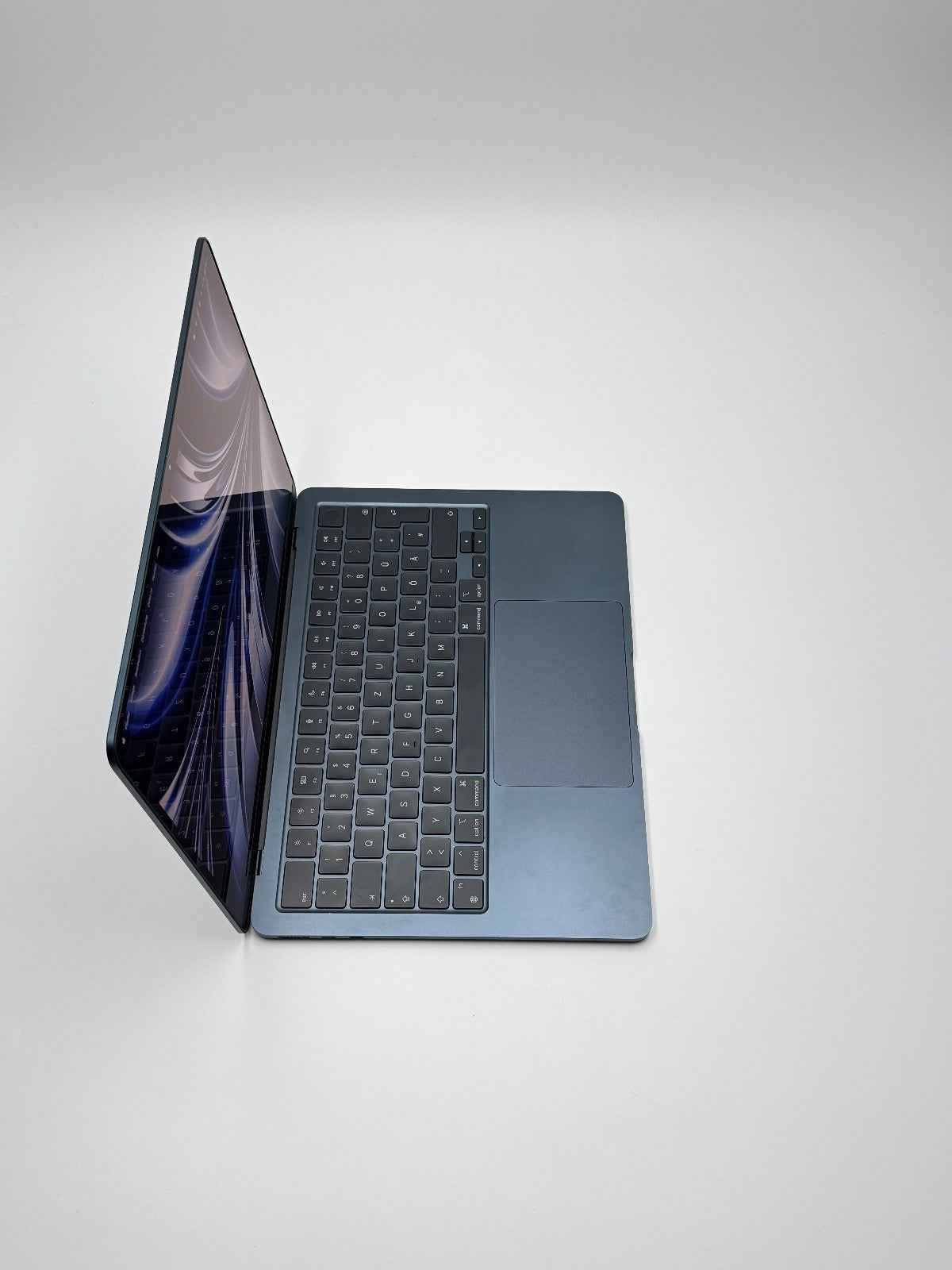 Apple MacBook Air 13,6 Zoll | M2 CPU | 2022 | 256 GB SSD | 8 GB RAM | Midnight D&S Resell GbR